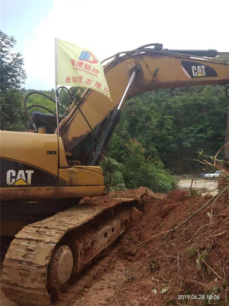 福建易順建筑工程有限公司提供技術(shù)人員和設(shè)備幫助祖墩鄉(xiāng)進行災后重建