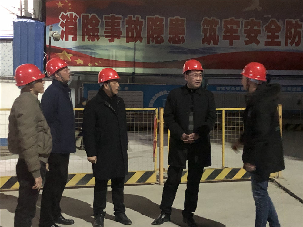 縣領(lǐng)導對易順公司承建的農(nóng)貿(mào)市場及安置房項目進行安全生產(chǎn)大檢查