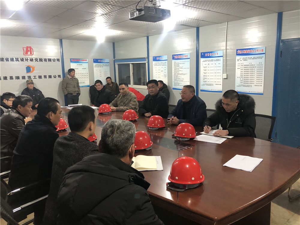 縣領(lǐng)導對易順公司承建的農(nóng)貿(mào)市場及安置房項目進行安全生產(chǎn)大檢查