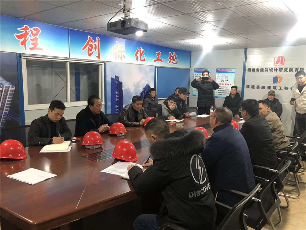 縣領(lǐng)導對易順公司承建的農(nóng)貿(mào)市場及安置房項目進行安全生產(chǎn)大檢查