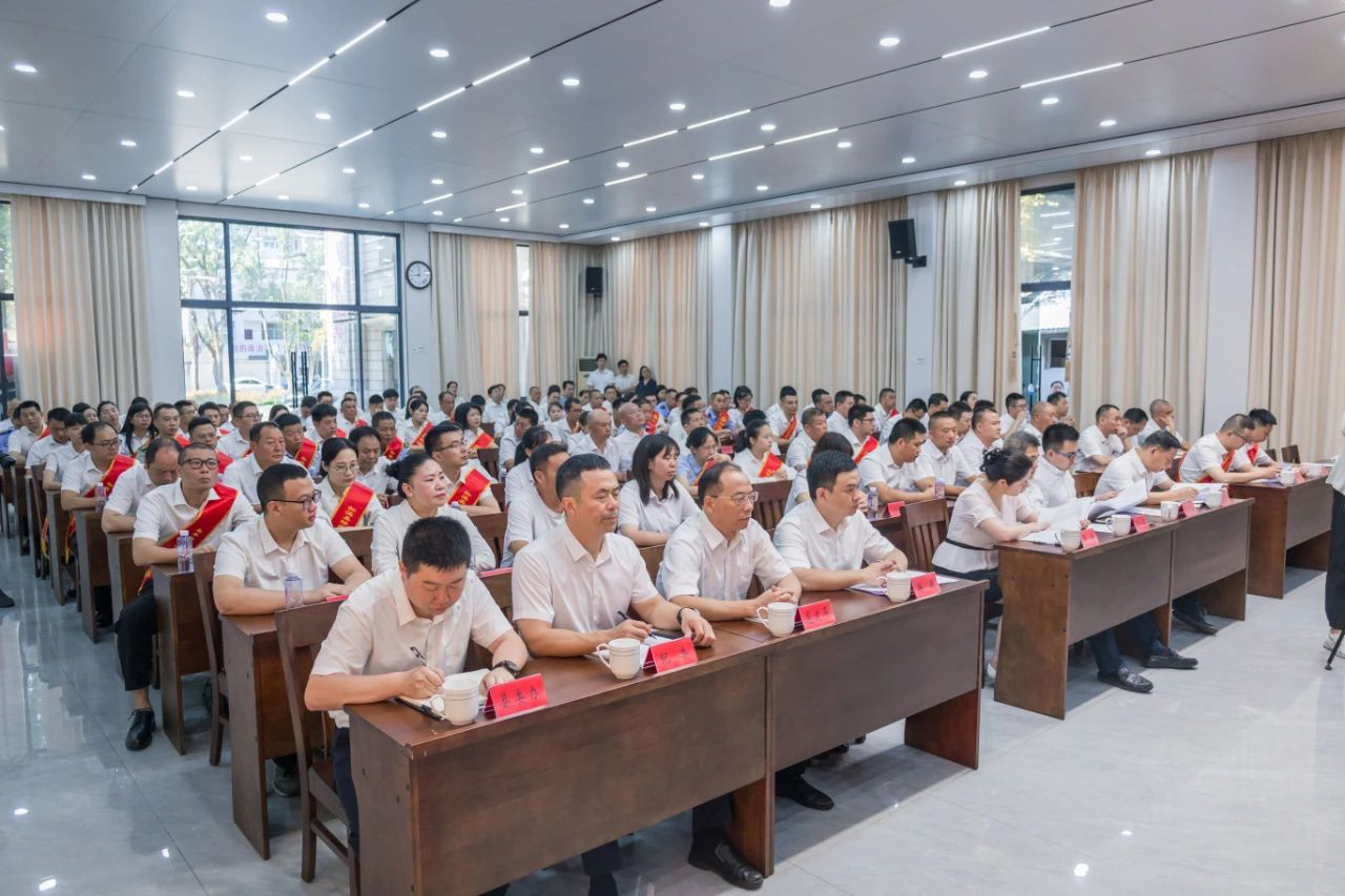 喜報！易順建工集團與總經(jīng)理李晉恒雙雙榮獲松溪縣“6·9”極端暴雨洪澇災(zāi)害防御優(yōu)秀表彰。